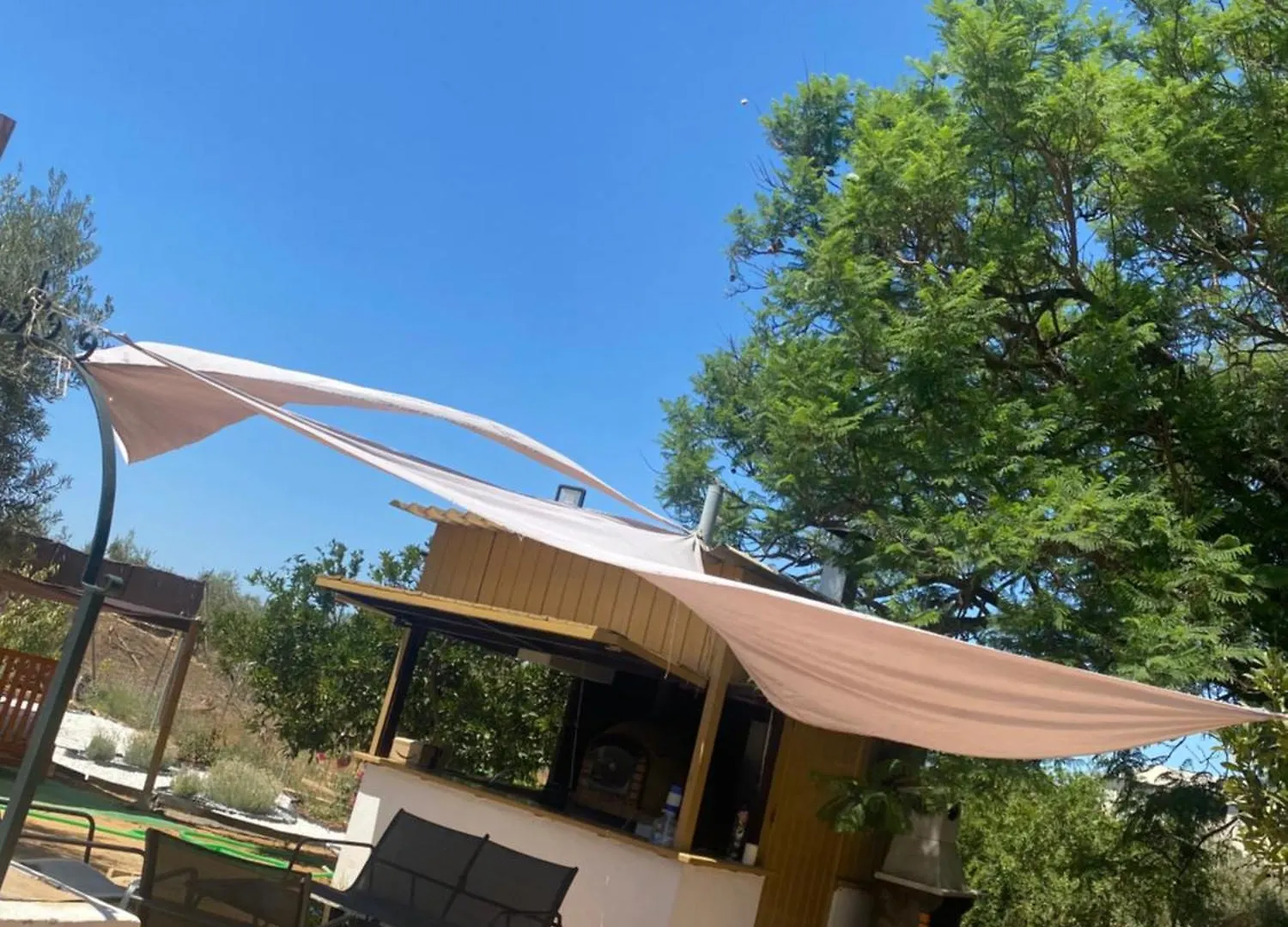 Casa Los Laureles Pilas