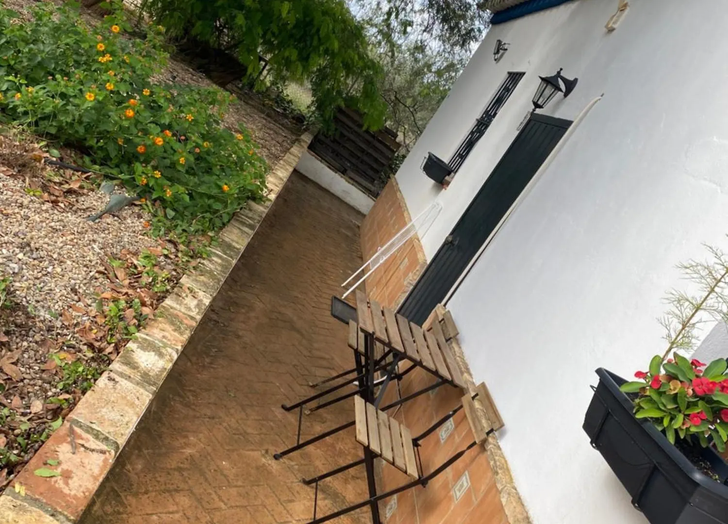 Casa Los Laureles Pilas