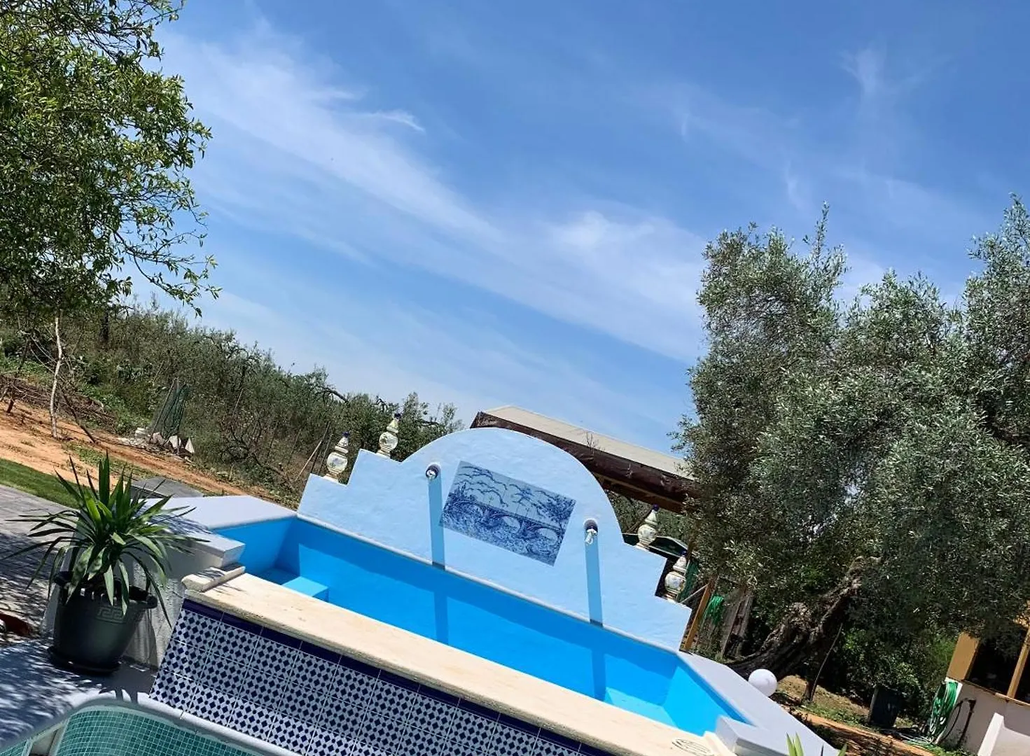 Casa Los Laureles Pilas