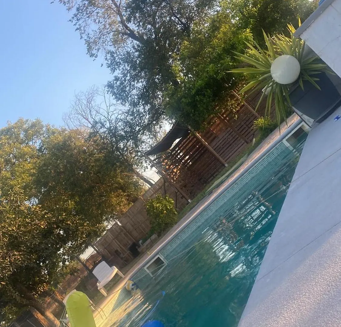 Casa Los Laureles Pilas