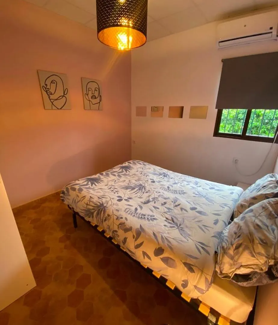 Casa Los Laureles Pilas